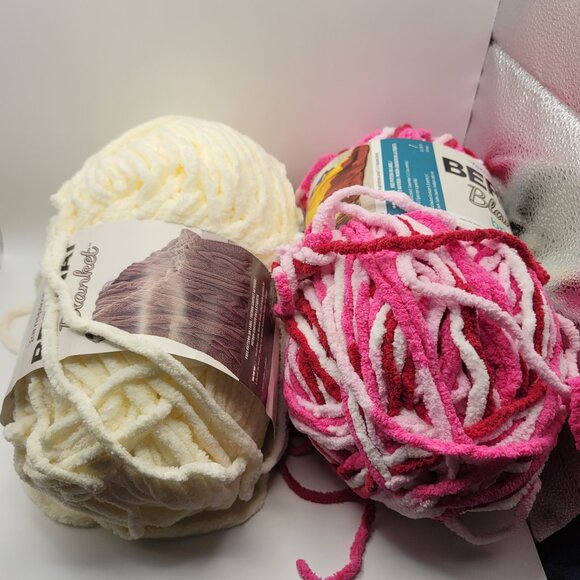 Yarnpiration Bernat Blanket (NWT) - Picture 1 of 8